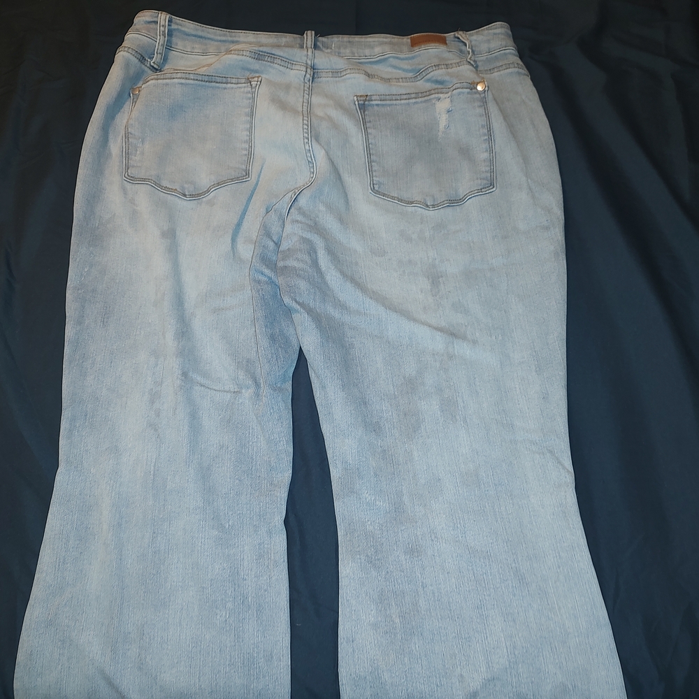 Judy Blue Light Wash Boyfriend Jeans - Picture 4 of 5